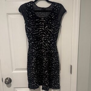 Jessica Simpson Elegant Black and Gray Patterned Dress